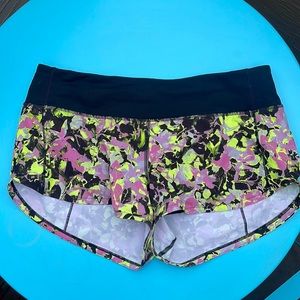 Lululemon Speed Up Low Rise Lined Short 2.5” size 6 Yellow Inflection highlight